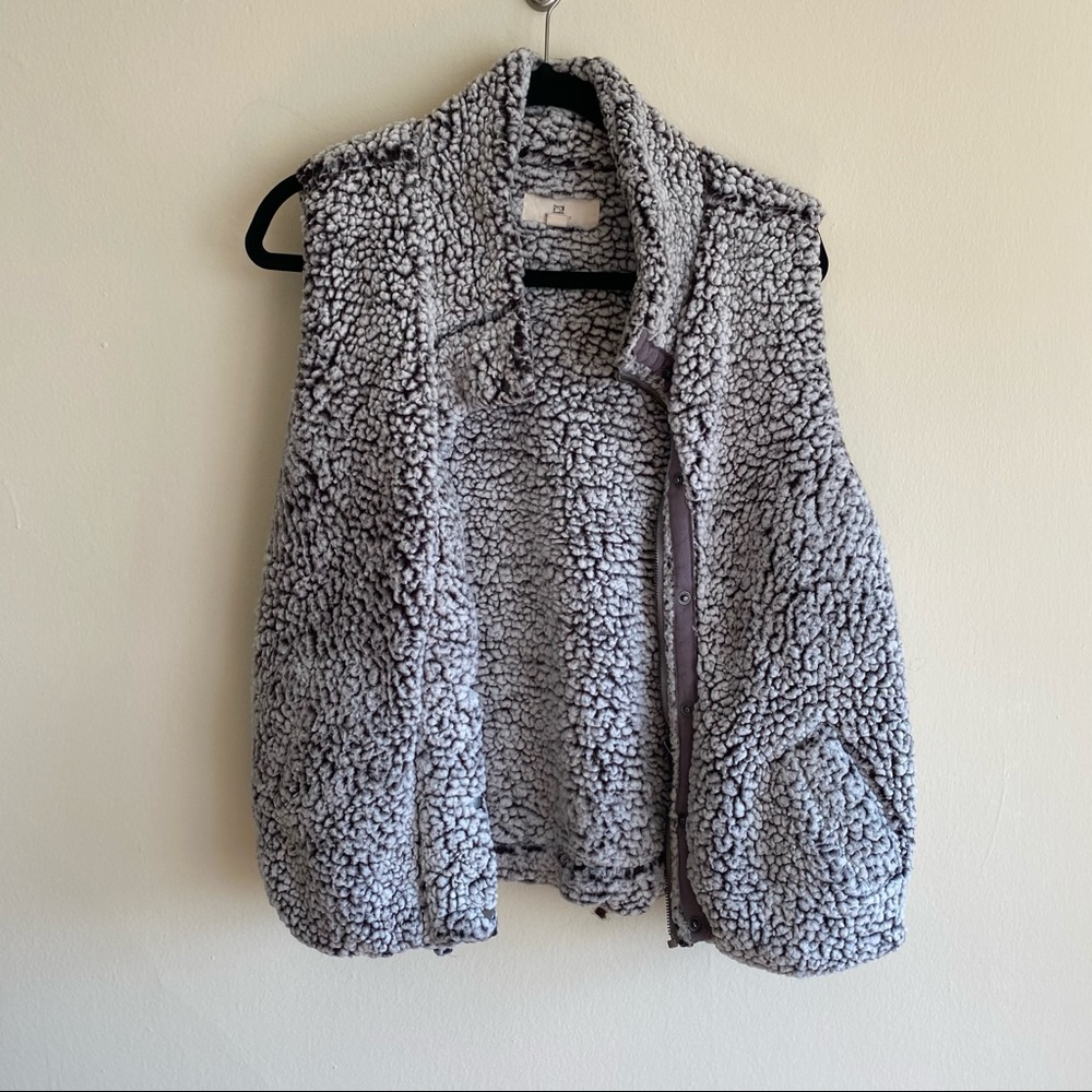 Sherpa vest size large